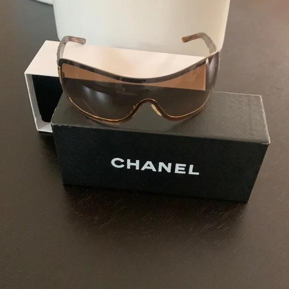 CHANEL | Accessories | Authentic Vintage Chanel Quilted  display picture 1